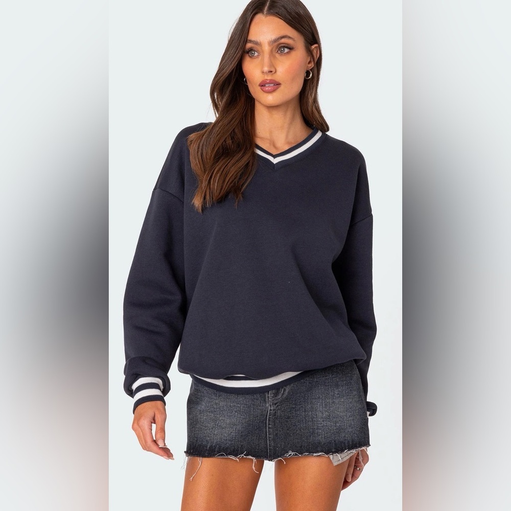 Edikted Sweatshirt with White Stripe